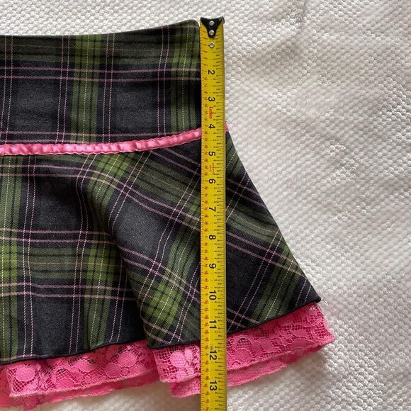 TEMPTED PLAID MINI SKIRT - Picture 5 of 6